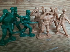 Green and Tan Large Toy Soldier Bundle 7 Greenbrier International
