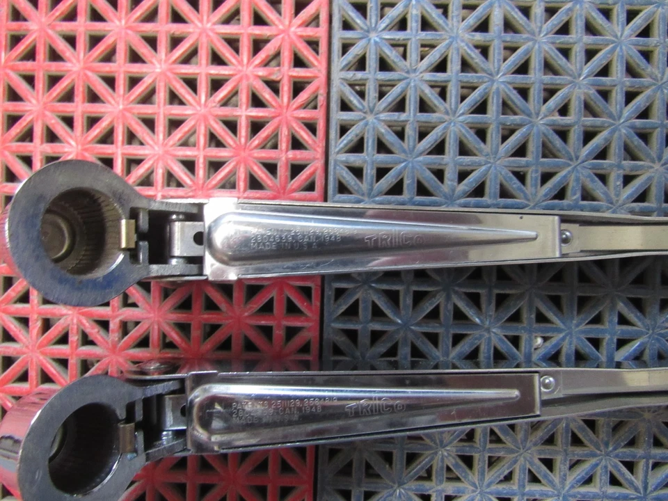 Brazo limpiaparabrisas Corvette 1963-1965 lado del conductor usado Trico Foto 4 de 4