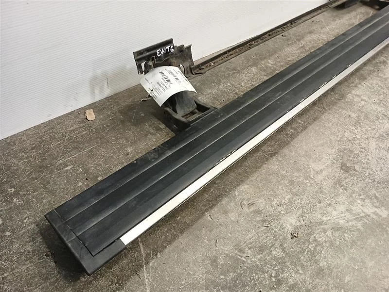 Passenger Right Running Board from 2016 Chevrolet Suburban 1500 11273928 - Image 4 of 4