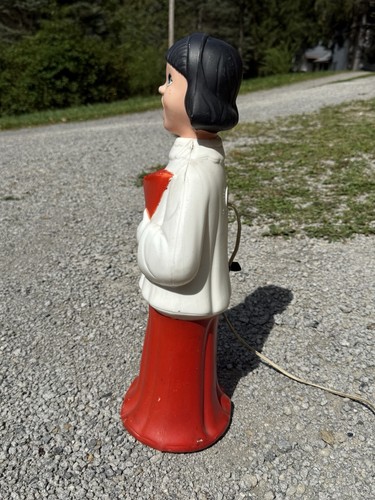 Beco Choir girl Christmas Caroler Blow Mold Light Decoration RARE! Vintage 21" - Picture 4 of 9