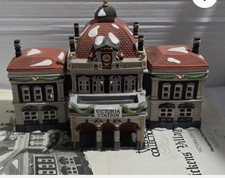 Exclusive-Dept 56-Heritage Village Collection 'Victoria Station' 5574-3