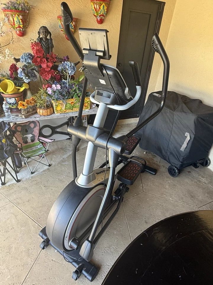 NordicTrack Commercial e9.5i Power Incline Elliptical Bike - Black - Image 4 of 4