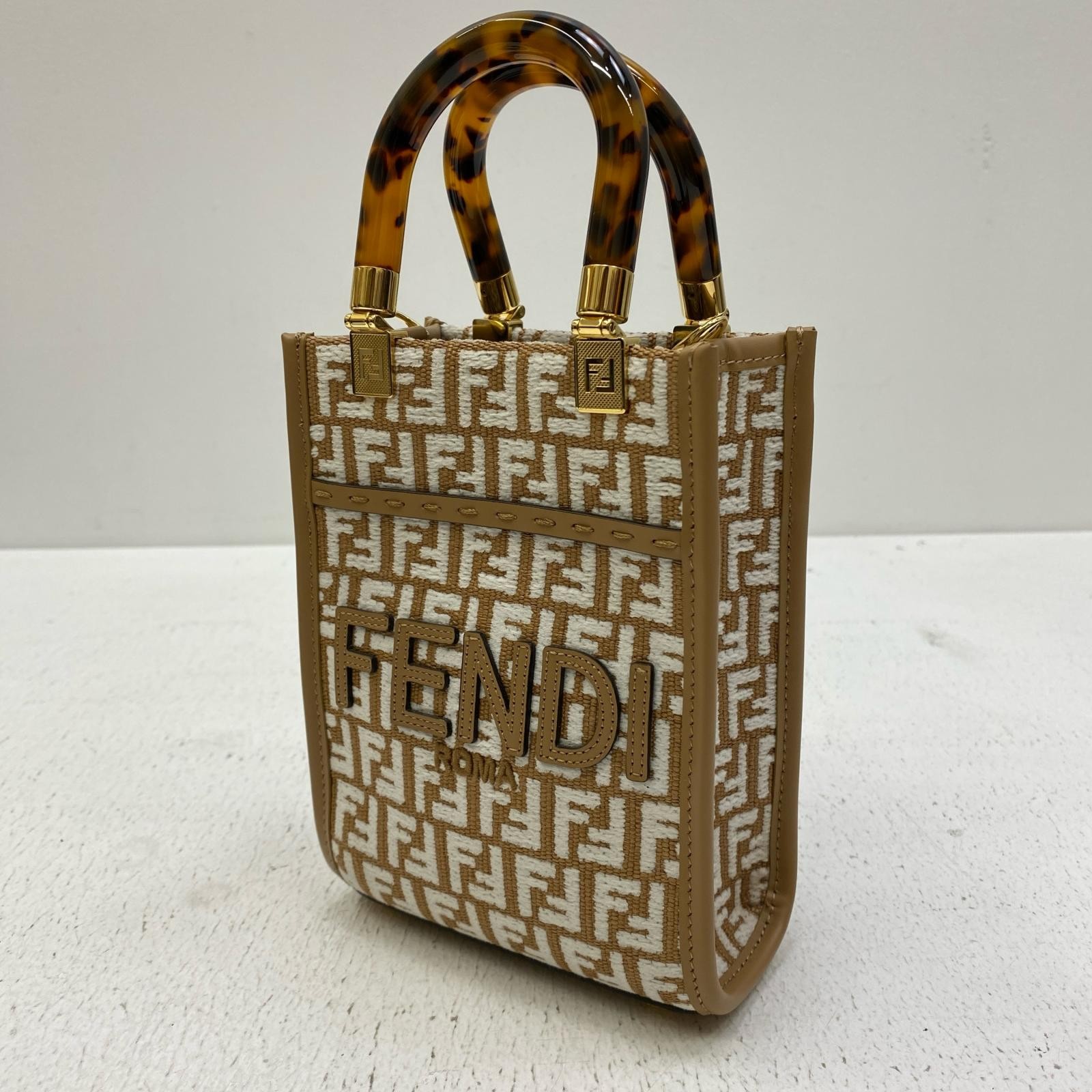 Fendi Sunshine Shopper 8Bs051