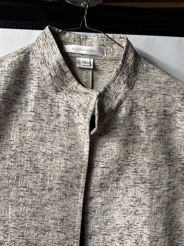 Gorgeous Ellen Tracy Cropped Beige w/ Black Patterned Blazer - Picture 6 of 11