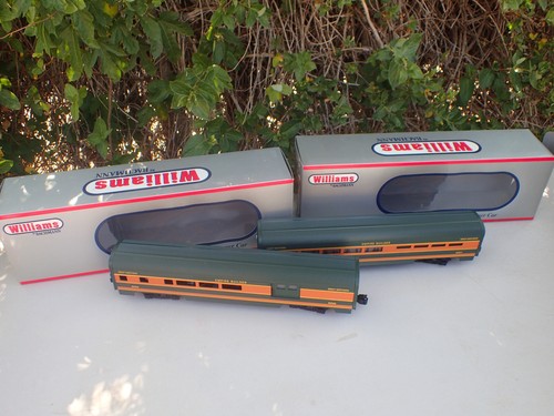 Williams By Bachmann 60'Aluminum Streamline Passenger Two Car Set 43003 #27