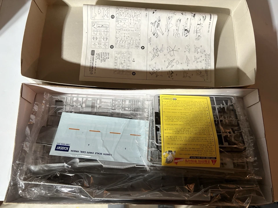 Academy 1443 1/800 US aircraft carrier CVN 70 USS Carl Vinson NIOB Kit - Image 3 of 3