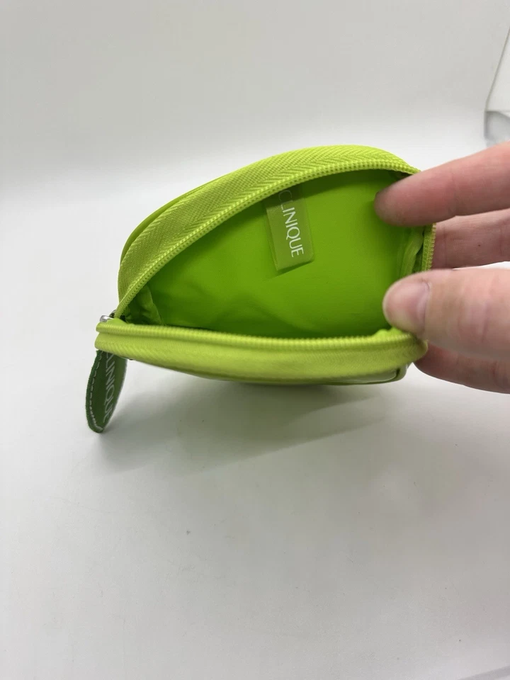 Bolsa de lápiz labial de maquillaje Clinique verde manzana no 4”x5” Foto 3 de 4