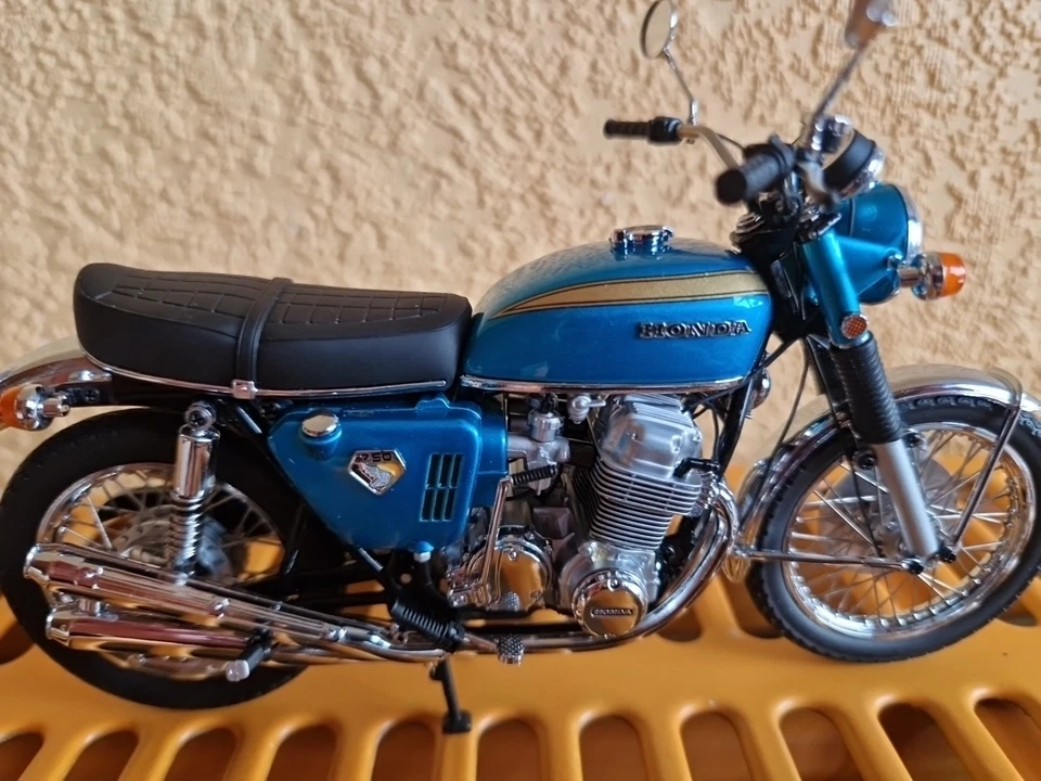 Minichamps HONDA CB 750 1:12 - Immagine 4 di 4