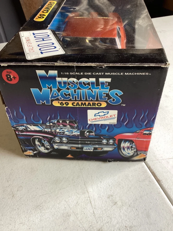 Muscle Machines 1969 Chevrolet Camaro Z28 1:18 Scale Diecast Car Orange NIB - Image 3 of 4