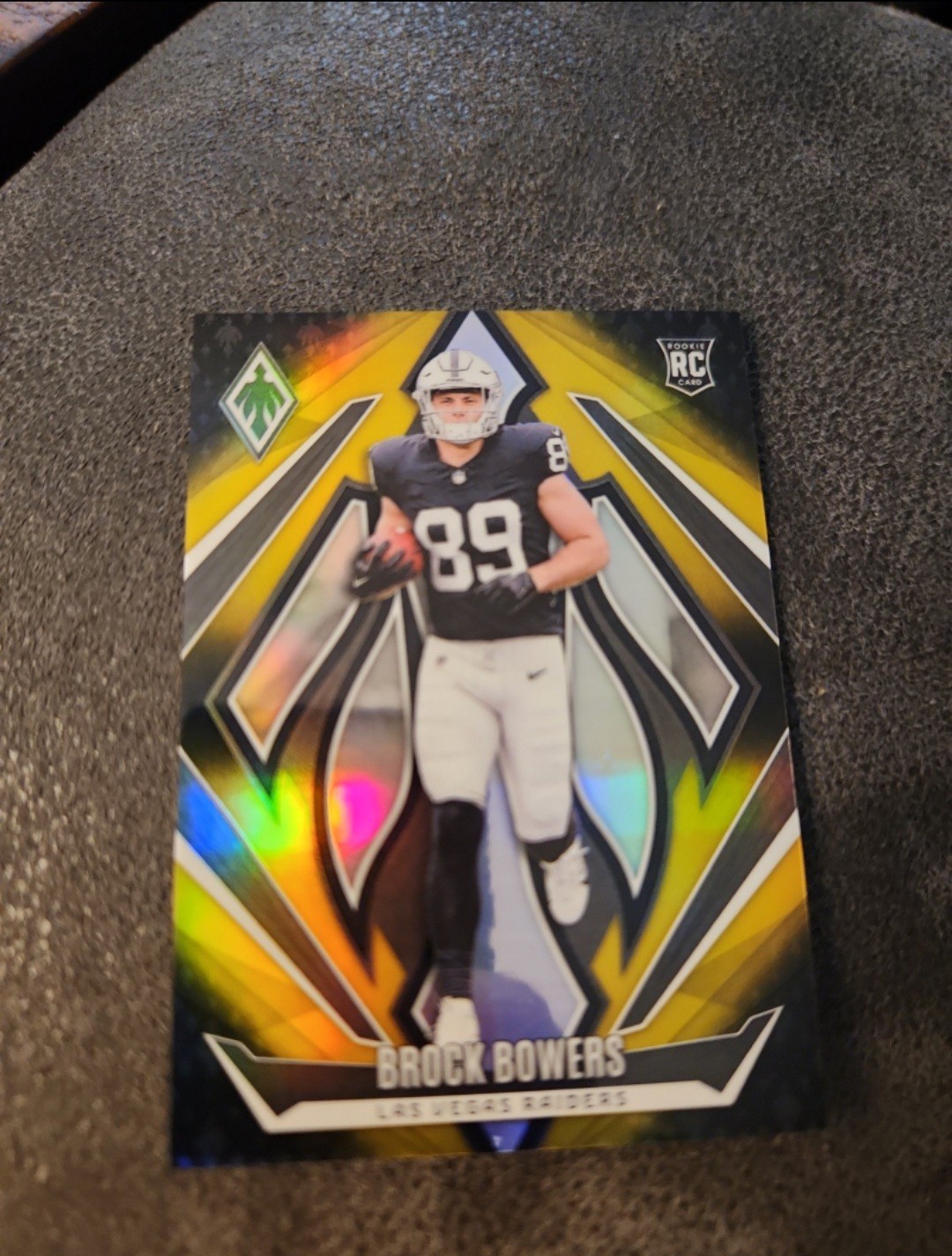 2024 Panini Phoenix - Rookies Brock Bowers #165 Gold Fade /125 (RC)