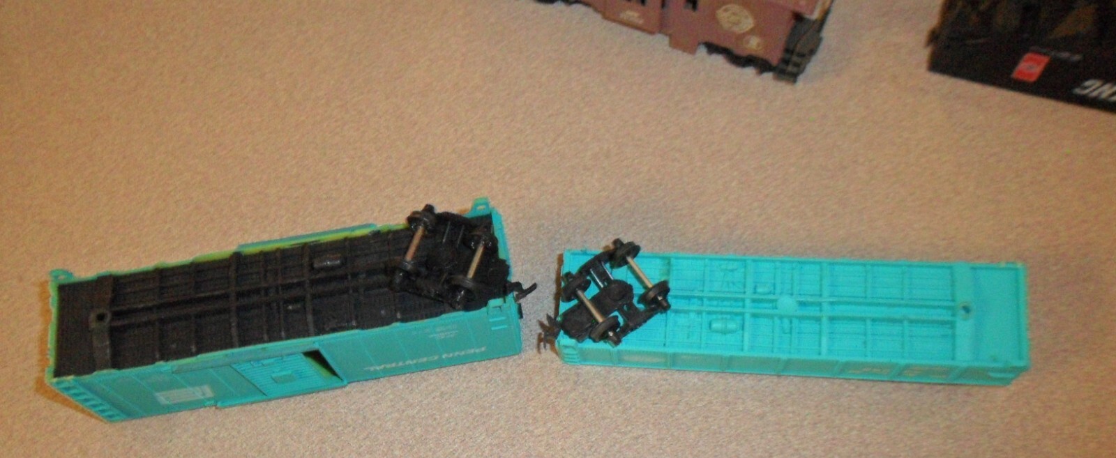 19 Vintage HO SCALE ROLLING STOCK Parts Cars Box, Tanker, Hopper, Flat