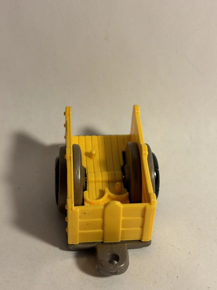 2001 vintage Tonka Maisto Hasbro yellow Farm Trailer rare  original - Image 2 of 4