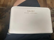 Marc Jacobs Daisy make up purse,pocket book brand new