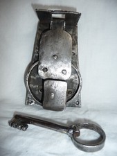 Zabytkowy zamek skrzyni z kluczem, żelazkiem, ręcznie kuty TS#05