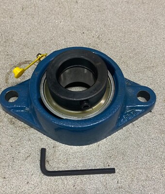 NEW NO BOX SKF 2-BOLT FLANGE BEARING FYT 508 WITH YET 208-108 INSERT 1-1/2'' BORE