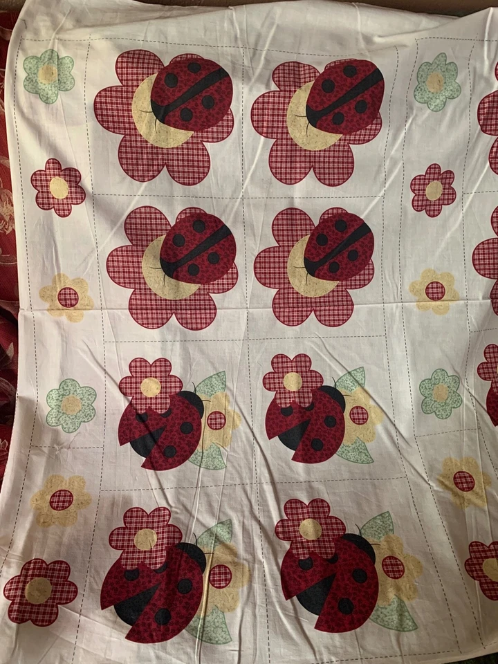 Tela acolchada de algodón grande Ladybug verano primavera con flores (1 3/8 Y = 49,75 cm) Foto 3 de 4