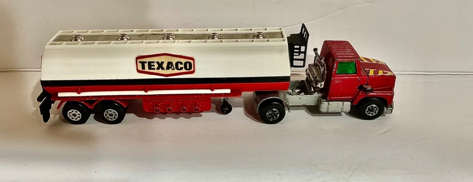1973 Matchbox Lesney Super King #K-16 /18 Ford LTS Tractor with Texaco Tanker - Image 3 of 4