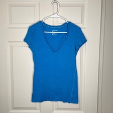 American Eagle blue 100% cotton v-neck short sleeve shirt medium vintage 2011