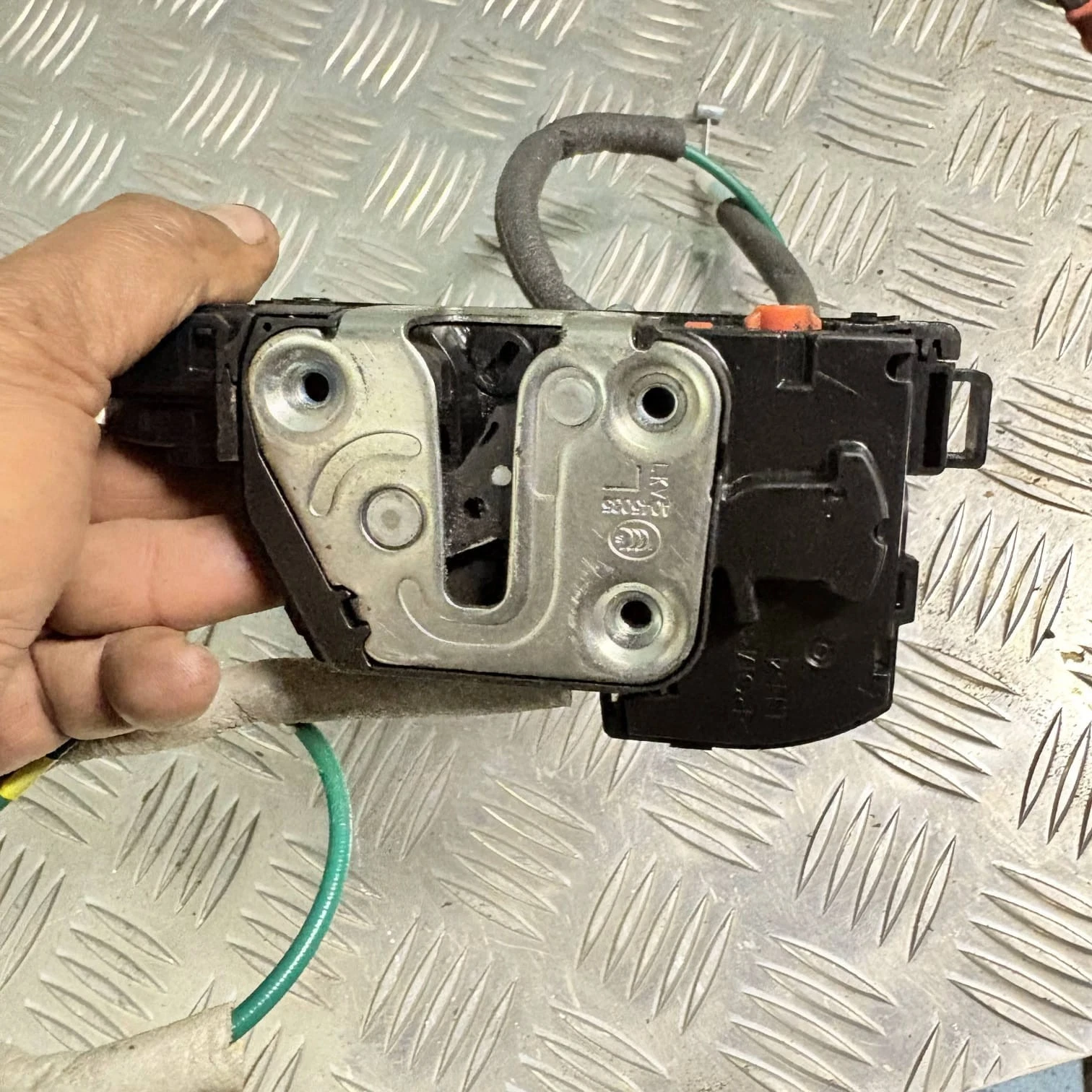 Actual Hyundai i40 left rear door latch locking mechanism face