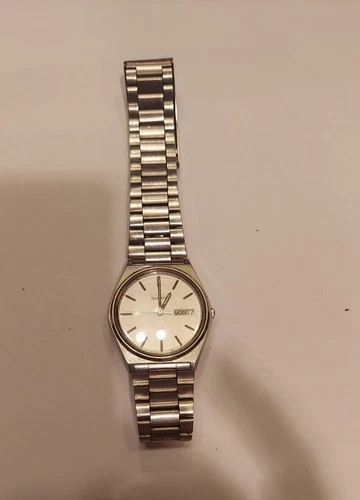 Vintage Seiko Men’s Watch Silver Tone Day Date - 34mm Original Band