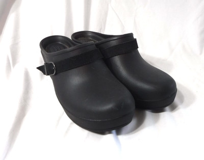 Crocs Sarah Black Slip On Clogs Mules Shoes Comfort Classic Women s Sz 7