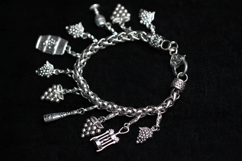 Pulsera con dije de amante del vino con dijes de peltre plateado de 8" festival intercambiable Foto 4 de 4
