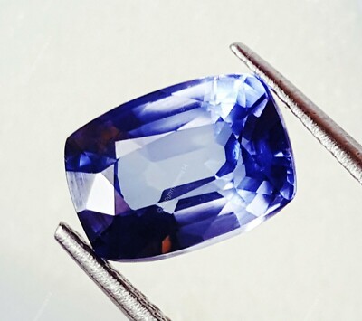 Saphir Naturel Ovale 32-34 Carats - Certifié GGI, Changement De Couleur, Non Traité