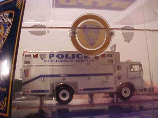 CÓDIGO 3 N.Y.P.D. DEPARTAMENTO DE POLICÍA DE NUEVA YORK MACK/SAULSBURY RESCATE PESADO NUEVO Foto 4 de 4