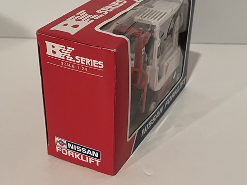 Rare Nissan 25 White & Red 1:24 Scale Model Forklift Collectable - Picture 3 of 3