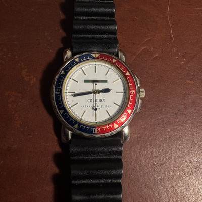 Vintage Colours By Alexander Julian Quartz Watch Red Blue Diver Style running