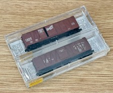 Micro-Trains Line (USA)  2 x 40' outside braced boxcars CBQ & CNJ, Mint, N scale