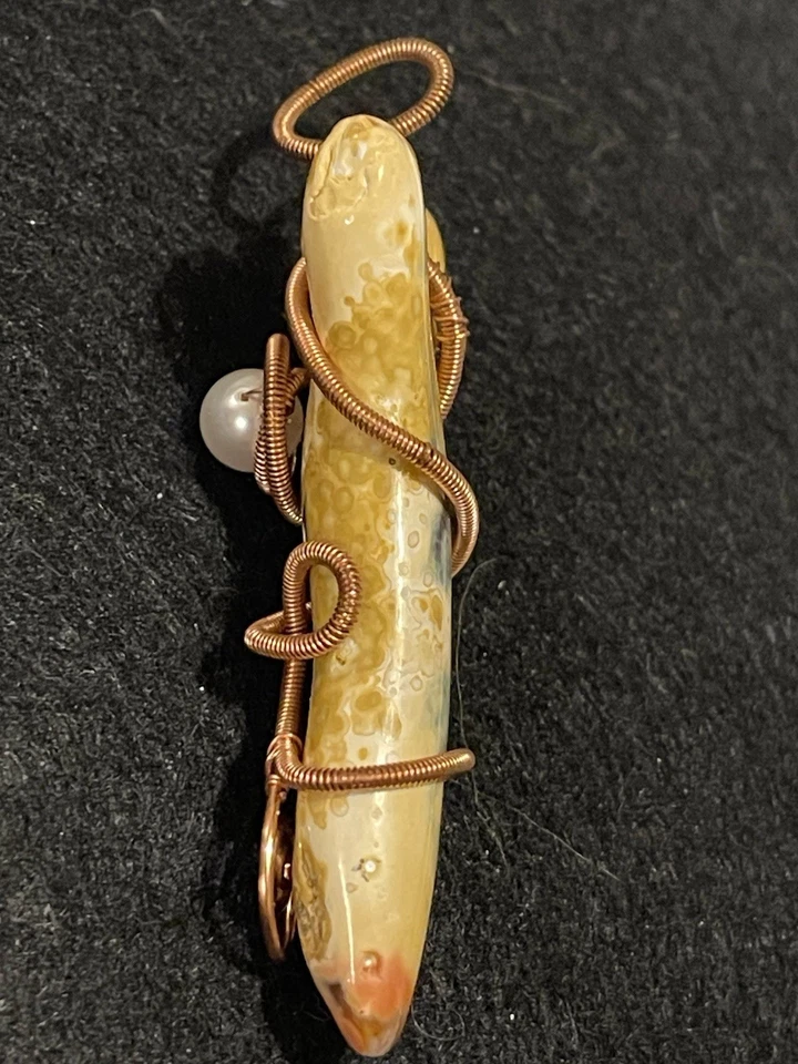 Colgante envuelto en alambre de cobre rama coral ágatizado Tampa Bay con perla Foto 3 de 4