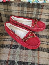 Minnetonka Women's Suede Leather Red Moccasin Slippers Size 9