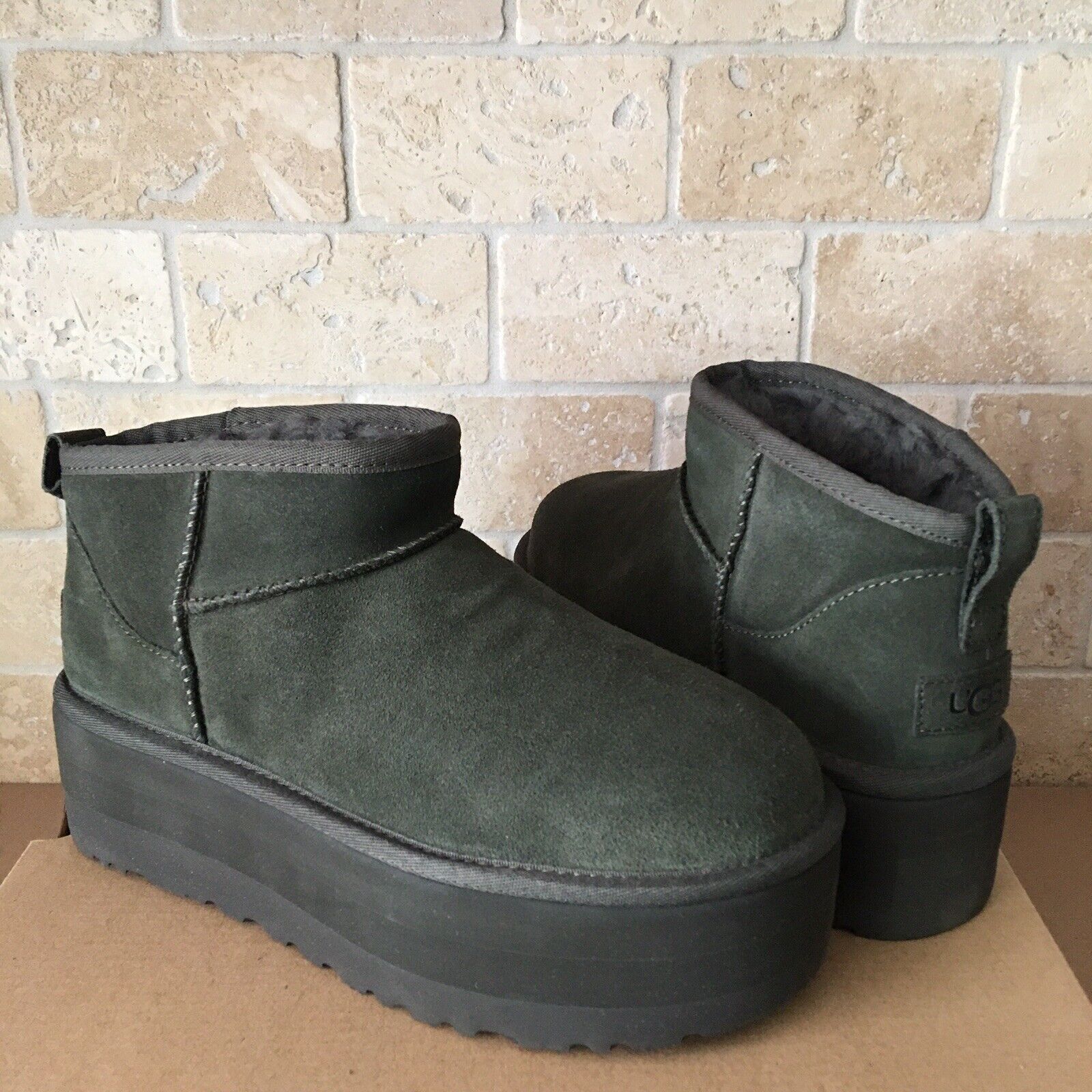 UGG Classic Ultra Mini Platform Forest Night Suede Boots Size 9