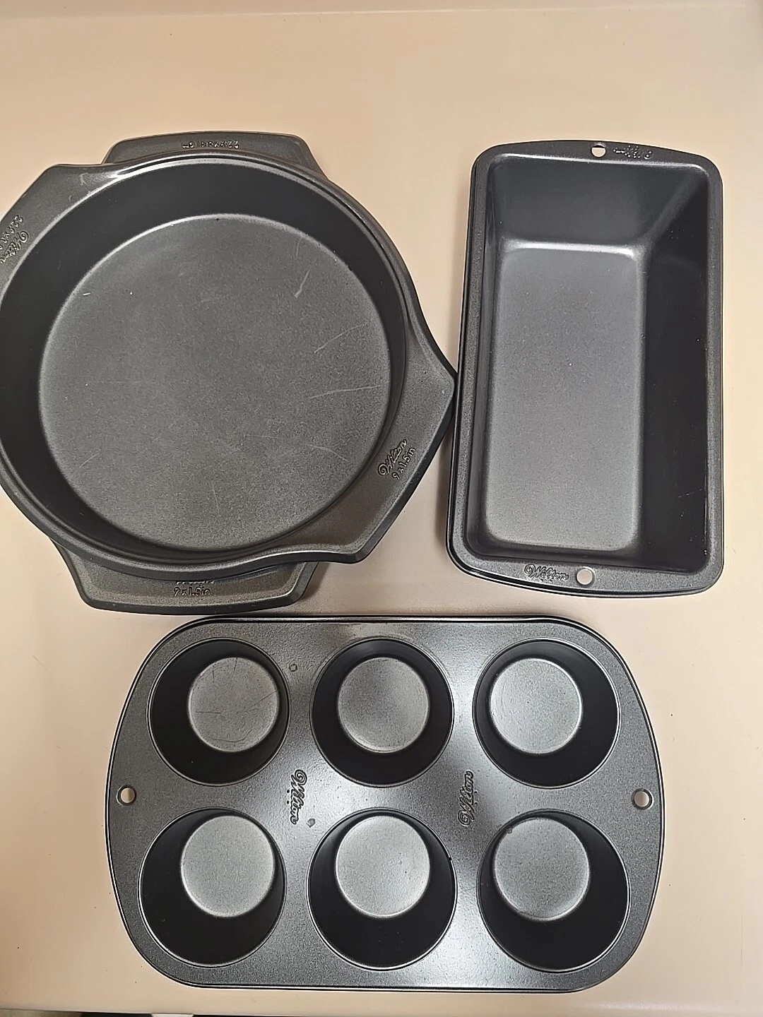 Wilton Bake It Simply Non-Stick Jumbo Muffin Pan,2 Pie Pans And 1 Bread Pan Lot