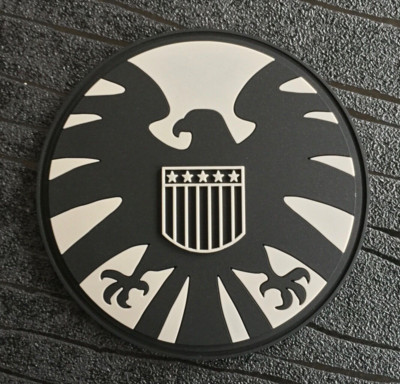Avengers S.H.I.E.L.D Iron Man 2 schwarz Witwenschild 3D PVC Aufnähen Patch (85 mm)