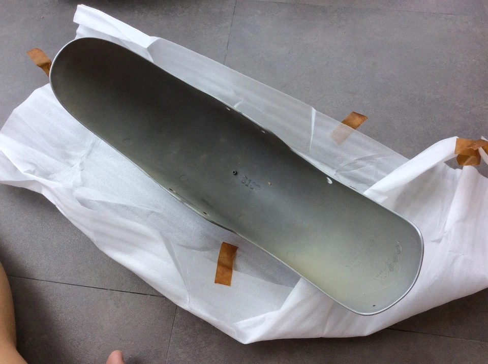 SUZUKI GS700E GS700ES GS750E GS750ES GSX750 EF ES ПЕРЕДНЕЕ КРЫЛО NOS 53111-31300 - Изображение 3 из 4