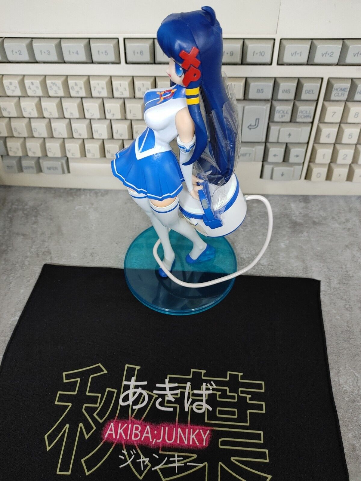 Trouble Windows OS XP-tan 1/8 scale Figure Japan Anime