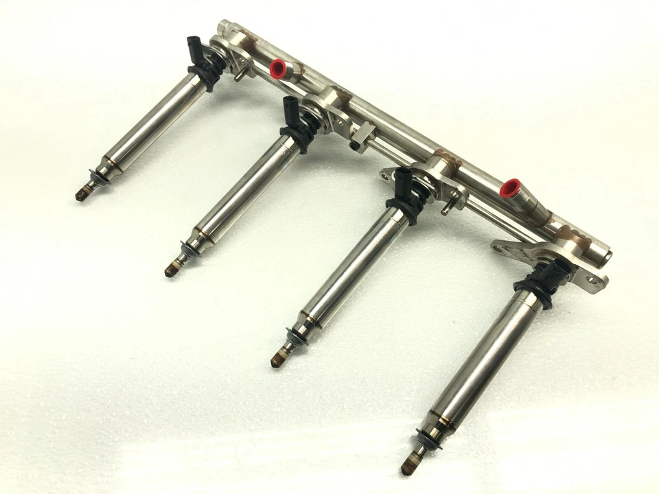 Mercedes-Benz CLS550 2012-2018 4,6 L V8 inyectores de conductor izquierdo con riel OEM 67 k. Foto 2 de 4