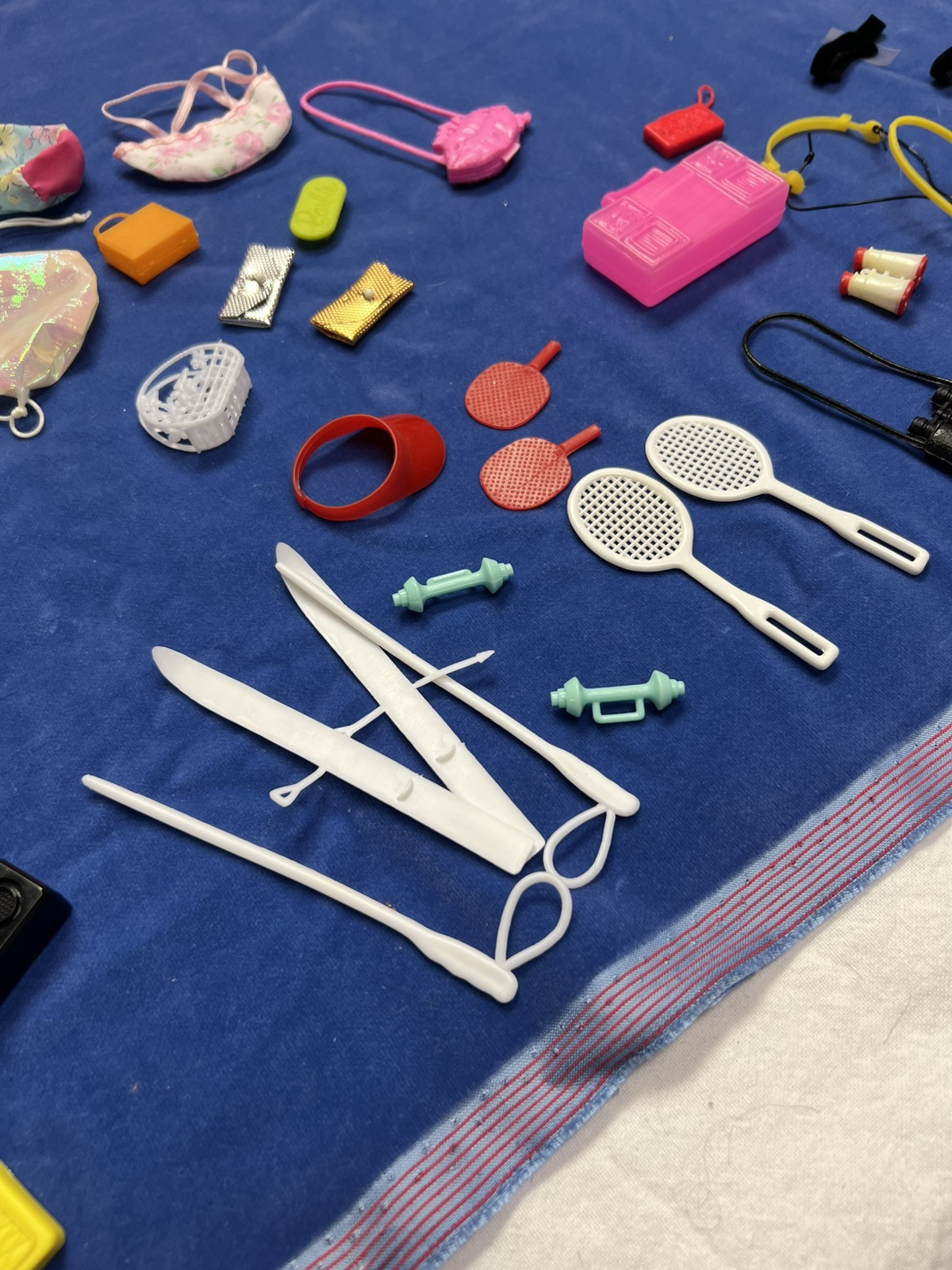 BARBIE FURNITURE LOT 1980s CLEAN SweetRoses Dressers Bed Frig Oven Table Chairs