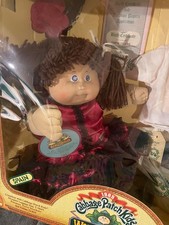 Cabbage Patch Kids España World Traveler Muñeca Difícil de Encontrar Caniche Morena HM5 Ojos Púrpura