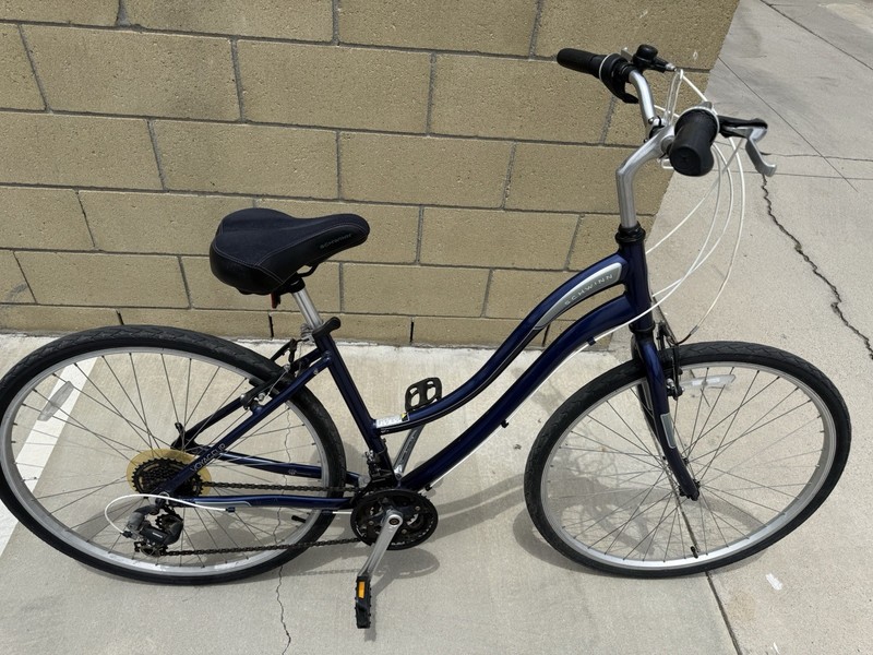 Schwinn Network 3.0 Women's Hybrid Bike 700C Blue 21-Speed V-Brake Kickstand