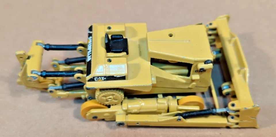 Tractor de Metal Miniatura Joal Nº 220 Cat D10 Hecho en España Foto 3 de 4