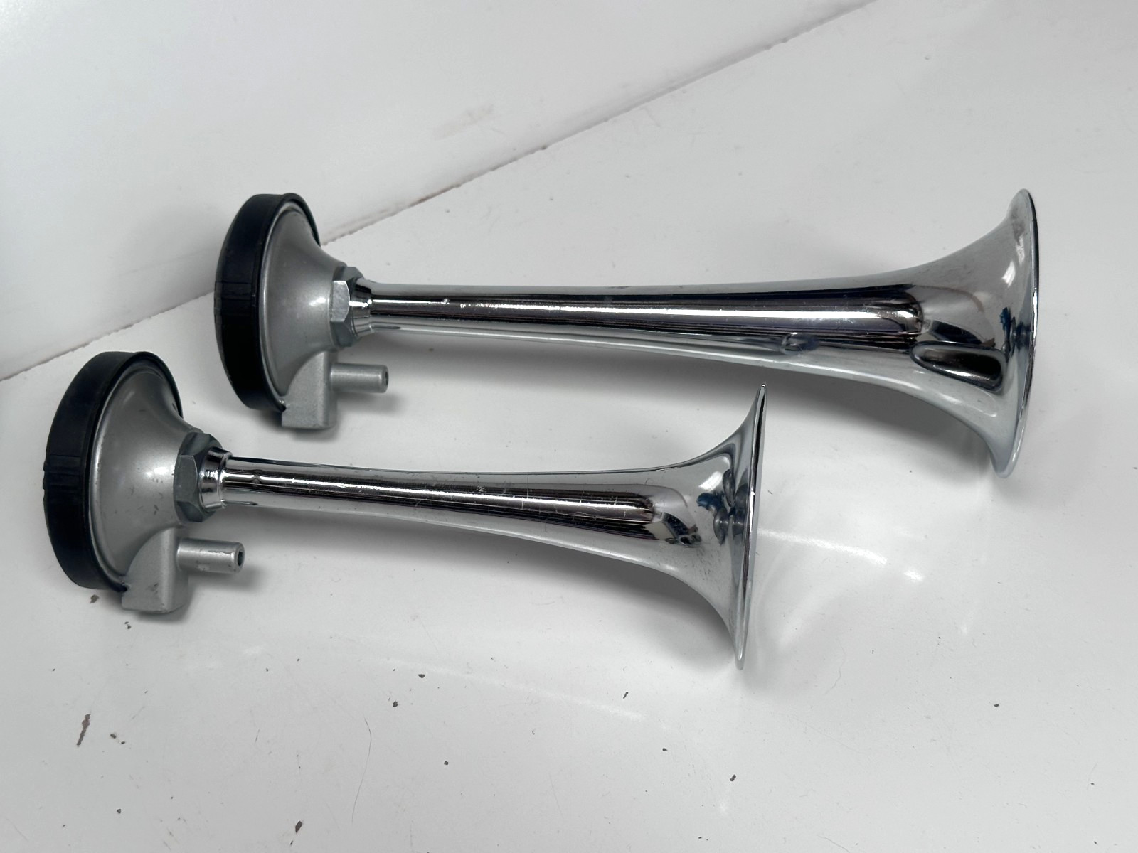Vintage Maserati Musical Air Horn BMW MGB Alfa Romeo Call to the Post Working !!