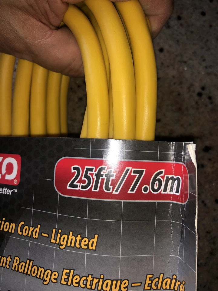 NEW Bayco® SL-746L - Yellow Extension Cord, 3 Outlets & Lighted End (25', 12AWG) - Image 3 of 4