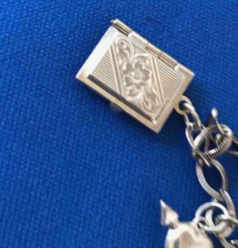 PULSERA DE DIJES DE ESTERLINA DE COLECCIÓN INGENIO 4 DIJES Y CIERRE ANTIGUO - Imagen 6 de 6