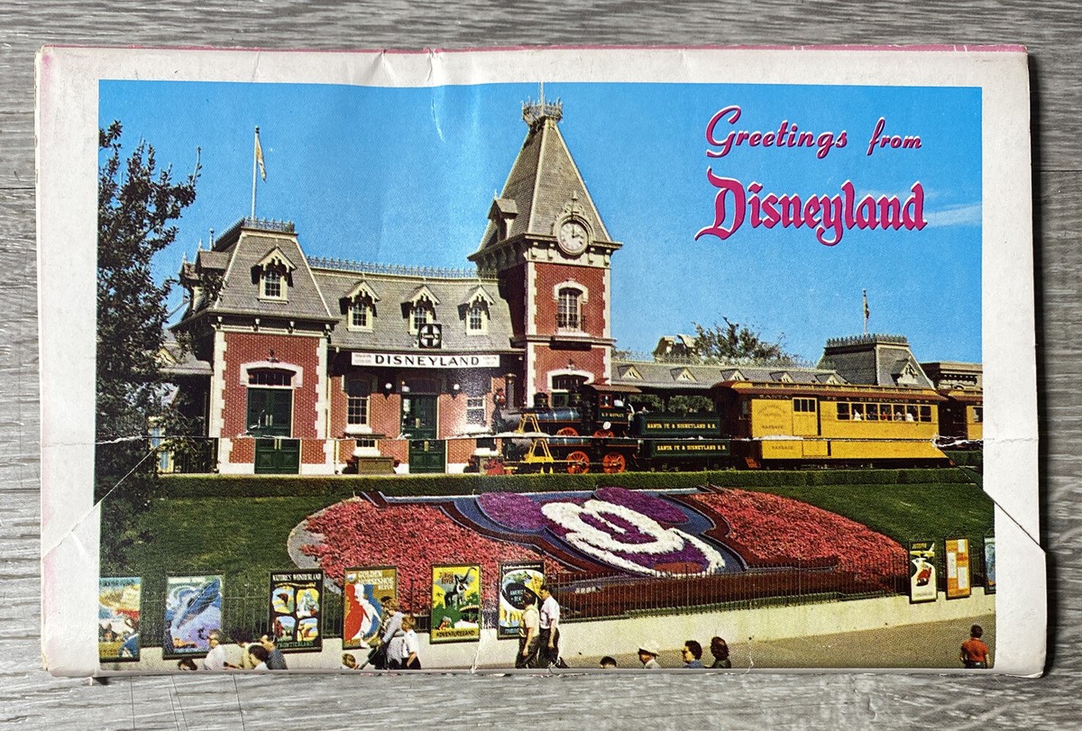 VTG Disneyland Walt Disney Magic Kingdom Postcard Book 26 Colorful