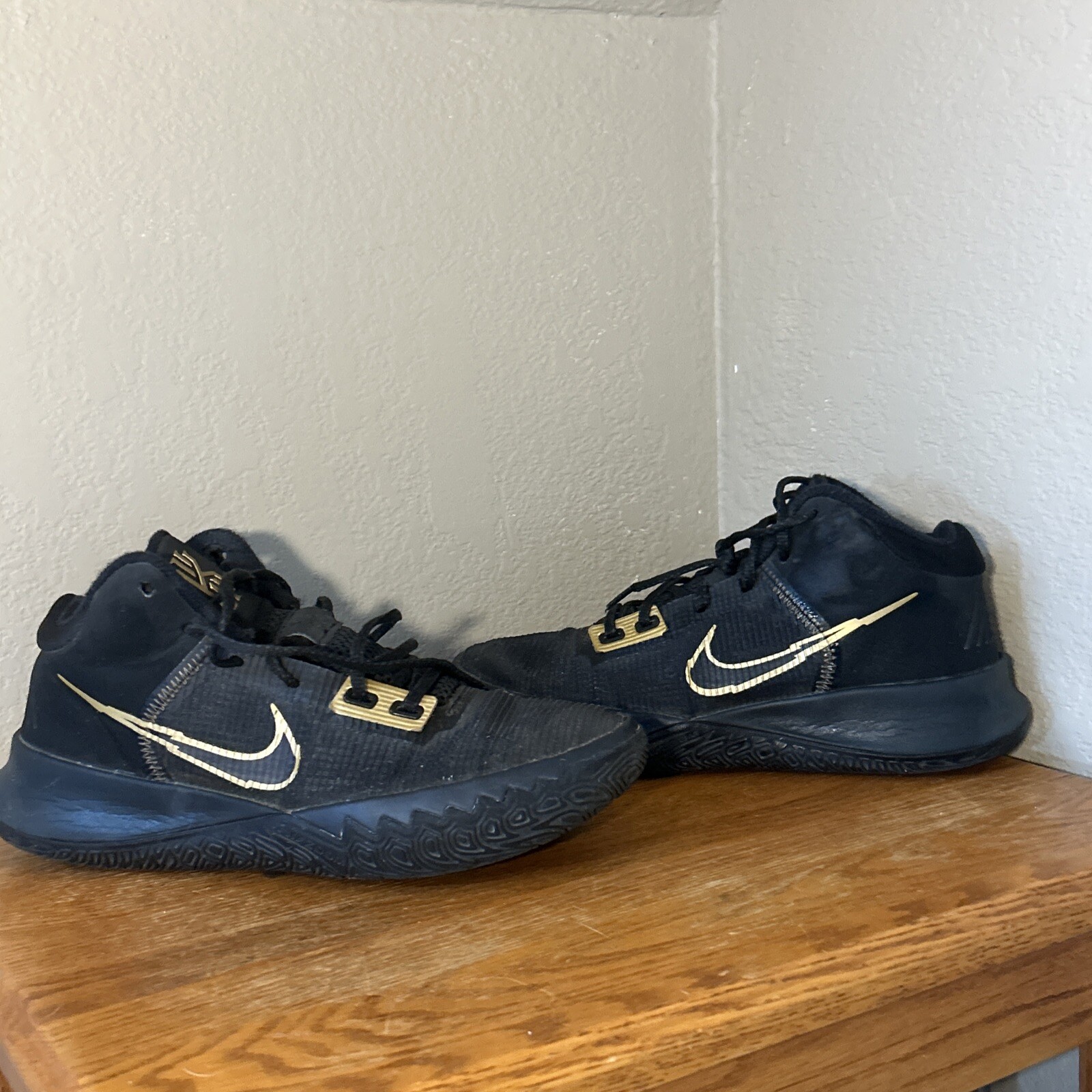 Size 6.5 - Nike Kyrie Flytrap 4 Black Metallic Go… - image 1