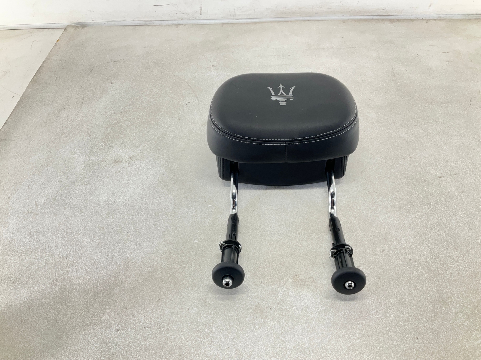 17-20 MASERATI Levante Front Right Passenger Seat Headrest OEM