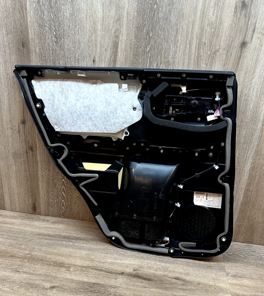 2014 - 2020 TOYOTA 4RUNNER CUBIERTA DE PANEL DE MOLDURA DE PUERTA TRASERA DERECHA LADO DEL CONDUCTOR OEM Foto 2 de 4